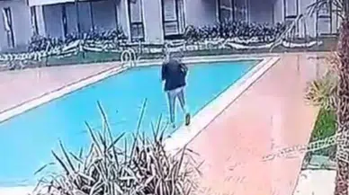 Kuryenin iş kazası...Sitenin havuzuna böyle düştü