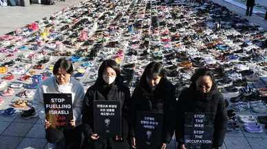 Seul’ün merkezine Filistin'de hayatını kaybedenlerin anısına 2 bin ayakkabı bırakıldı