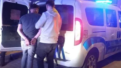 Kavgayı ayırmaya çalışan bekçiyi bıçakladılar