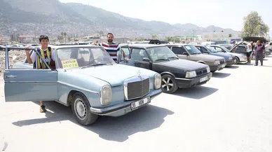 Araba pazarında sessiz bekleyiş