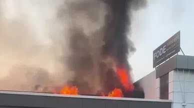 Adana’da mobilya imalathanesinde yangın