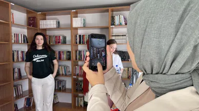 Adana'da konteyner kentte Kızılay kütüphane açtı