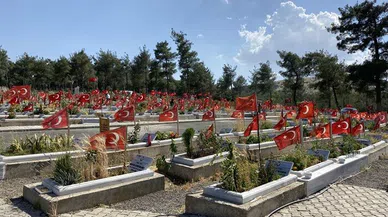Kahramanmaraş’ta deprem mezarlığında hüzünlü bayram