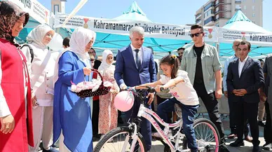 Vali Ünlüer, Yetim Çocuklara Bisiklet Dağıttı