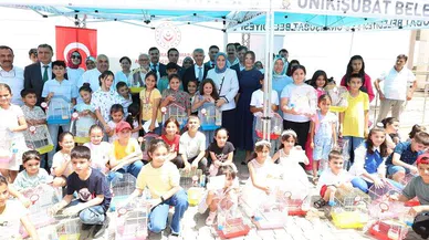 Kahramanmaraş’ta yetim öğrencilere karne hediyesi verildi