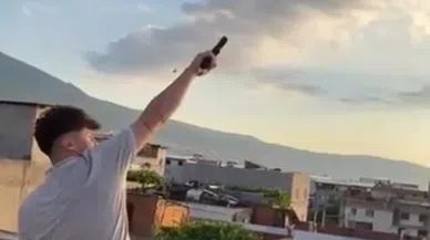 Kurusıkı tabanca ile havaya defalarca ateş açtı