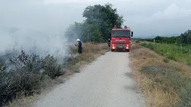 Doğal gaz borusu üzerindeki otluk alanda yangın çıktı