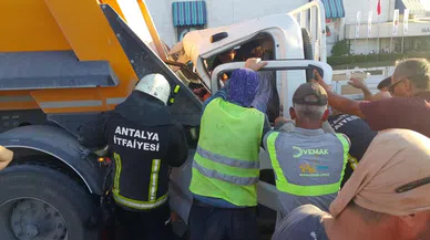 5 araç birbirine girdi, sıkışanları itfaiye kurtardı