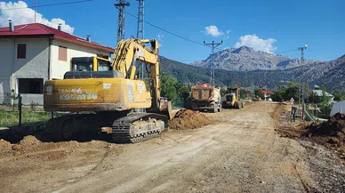 Büyükşehir, Göksun’da Bir Grup Yolunun Daha Standardını Artırıyor