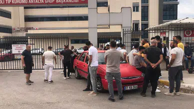 Motosiklet sürücüsü bariyerlere çarparak hayatını kaybetti