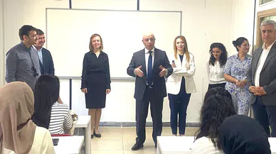 Rektör Bakan, Eğitim-Öğretimin İlk Gününde Öğrencilerle Buluştu