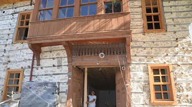 400 yıllık düğmeli evler ayağa kaldırılıyor