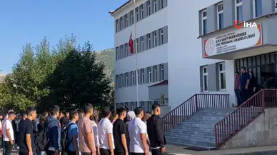 Deprem merkezinde okullar açıldı