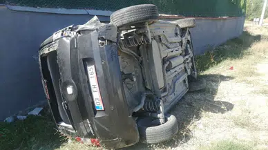 Minibüs ile hafif ticari araç çarpıştı