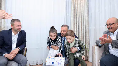 Başkan Toptaş’tan şehit öğretmenin kızı Gökçe’ye doğum günü sürprizi