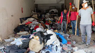 Çöp Evden Tonlarca Atık Çıkarıldı