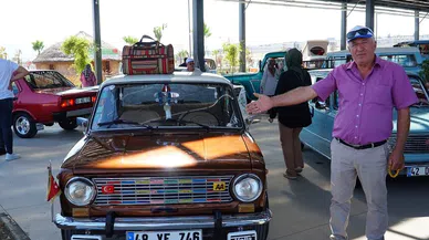 Depremden etkilenenlere moral için klasik aracıyla bin 275 kilometre yol geldi