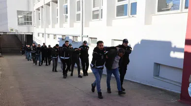 Adana'da ATM'den ve Para Sayma Makinesinden Geçen Sahte Para Üreten Şebeke Çökertildi
