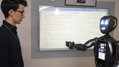 Türkiye’nin İlk İnsansı Yapay Zekalı Robotu Ada, Öğretmenliğe Başladı