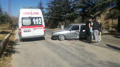 Otomobil motosikletle çarpıştı: 1 yaralı