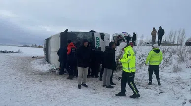 Yolcu Otobüsü Devrildi: Çok Sayıda Yaralı Var