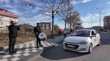 3. Denemesinde Ehliyet Sınavını Geçen Kadına Davullu Zurnalı Kutlama
