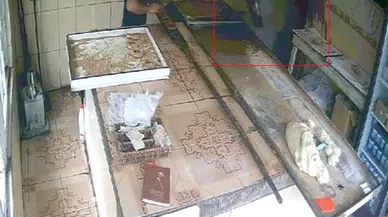 Kızgın Pekmezi Başından Aşağı Döktü