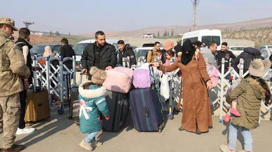 Suriyeliler Cilvegözü'nden Ülkelerine Heyecanla Dönüyor