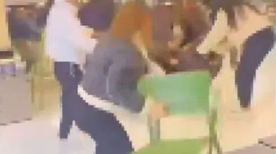 Kızlar Arasında Çıkan Kavgada Yumruk ve Sandalyeler Havada Uçuştu