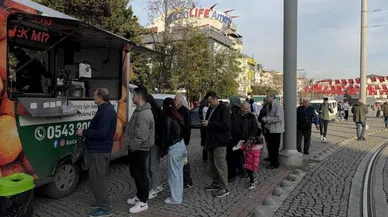Aldığı Hisseler Çakılınca, Patron Gitsin Diye Lokma Dağıttı