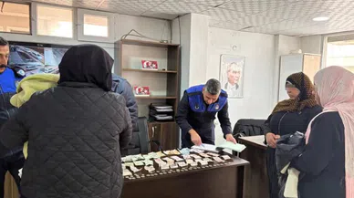 Kucağında Bebekle Duyguları İstismar Eden Kadın Dilenci Yakayı Ele Verdi