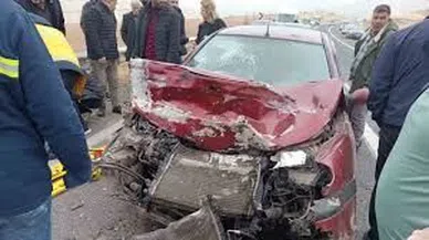 Mardin’de Otomobil Traktöre Arkadan Çarptı: 3 Yaralı