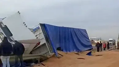 Kontrolden Çıkan Tır Devrildi: 1 Kişi Yaralandı