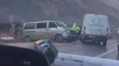İşçi Servisi İle Tır Çarpıştı: 2 Ölü, 7 Yaralı