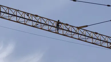 Kule Vincin Üzerine Çıkarak Canını Hiçe Saydı