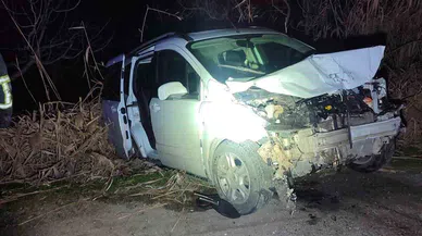 Otomobil ile hafif ticari araç çarpıştı: 4 yaralı