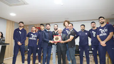 İstiklalspor Basketbolcuları İstiklal Üniversitesi Öğrencileriyle Buluştu