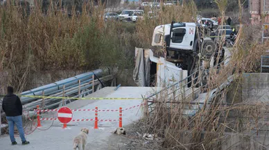 Hafriyat Kamyonu Geçtiği Esnada Köprü Çöktü