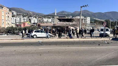 Hafif ticari araç otomobille çarpıştı: 3 yaralı