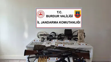 Jandarmanın eve yaptığı operasyonda çok sayıda tarihi eser ele geçirildi