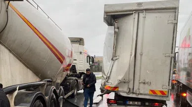 Kırmızı ışıkta zincirleme kaza