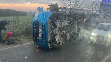 Hafif ticari araçla, yolcu minibüsü çarpıştı 10 kişi yaralandı