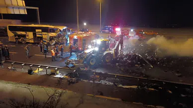 Otomobil, otobüs ve tırın karıştığı zincirleme kaza: 1 ölü, 19 yaralı