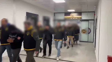 Kendilerini polis-savcı olarak tanıtarak 35 milyon lira dolandıran 5 kişi tutuklandı