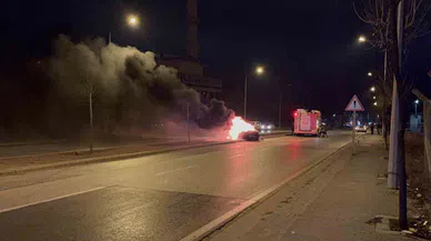 Yakıt aldıktan hemen sonra tutuşan aracından atladı, canını zor kurtardı