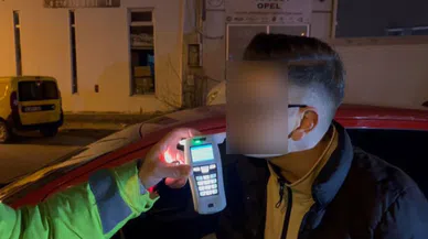 Denetimde 0.50 promil çıktı, sınırda kaldığını öğrenince derin bir ’oh’ çekti