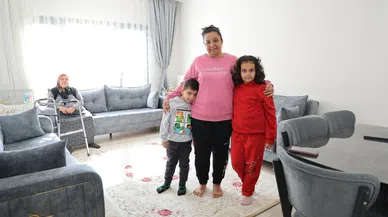 Depremde evleri ağır hasar alan aile, TOKİ konutlarında artık güvenle yaşıyor