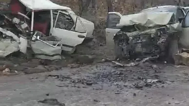 Kahramanmaraş'ta iki otomobil kafa kafaya çarpıştı: 3 ölü