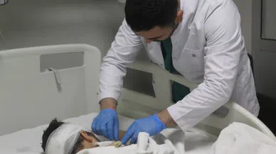 4,5 yaşındaki çocuk 5 sokak köpeğinin saldırısına uğradı