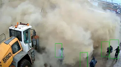 Fabrikanın çatısının çöktü